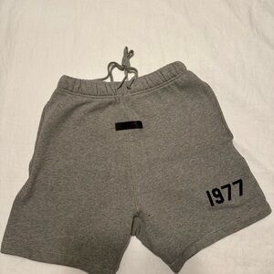 Essential sweat shorts